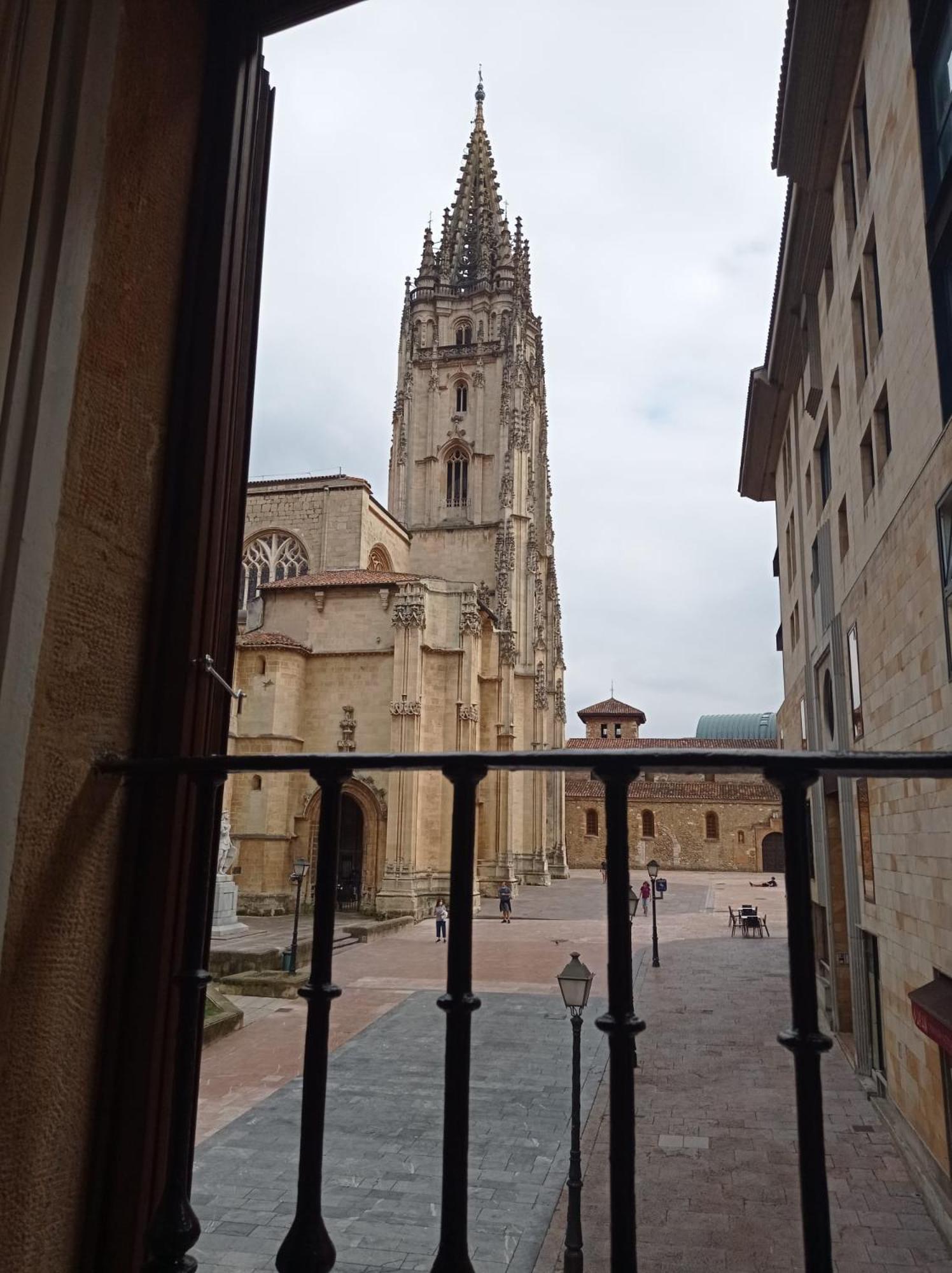 Alojamiento Oviedo 1 Екстер'єр фото